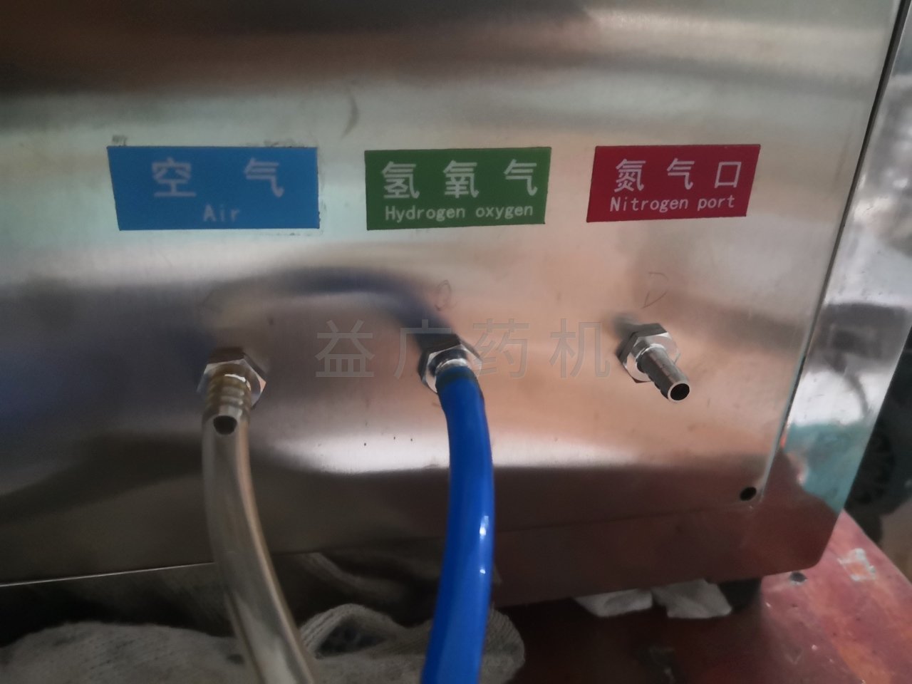 YH-APSM2臺式掃吹式灌封機(jī)氮?dú)饨涌?/></p><p style=
